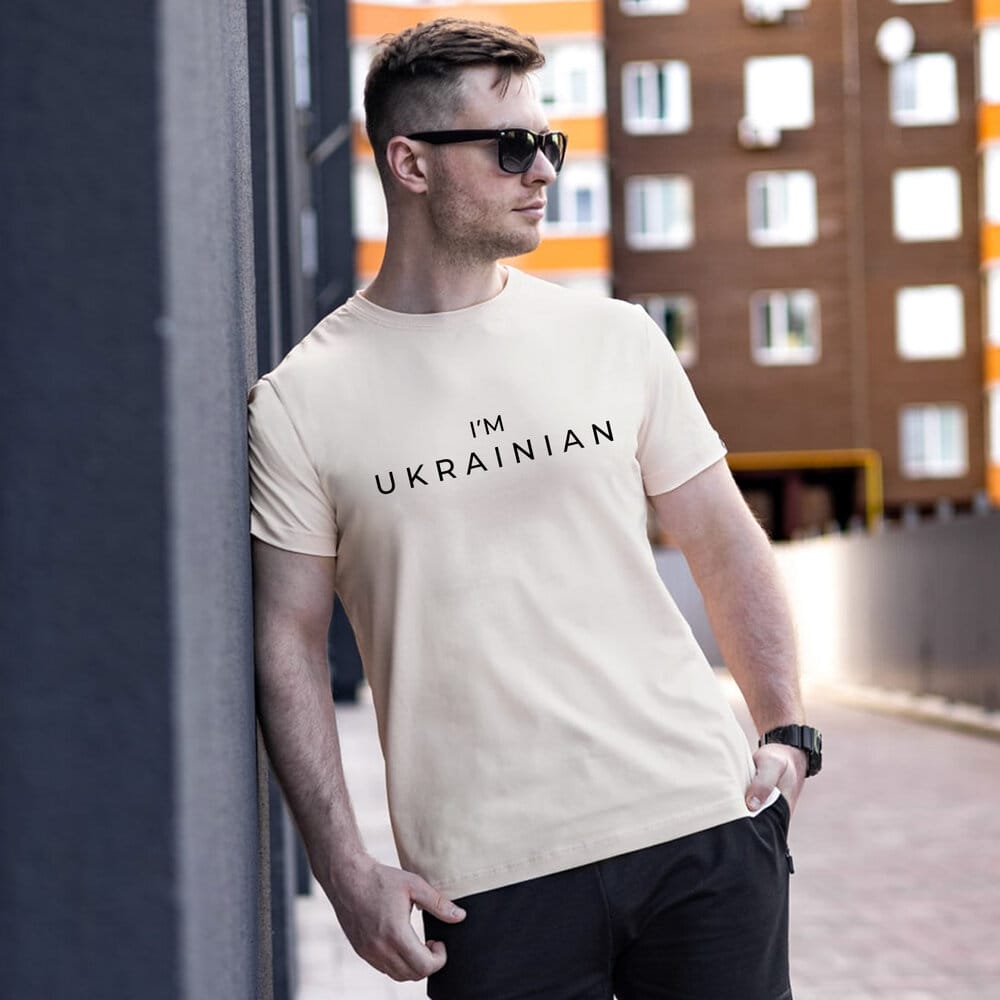 Футболка чоловіча однотонна молочна Pobedov Peremoga - I'M UKRAINIAN наклейка чорна